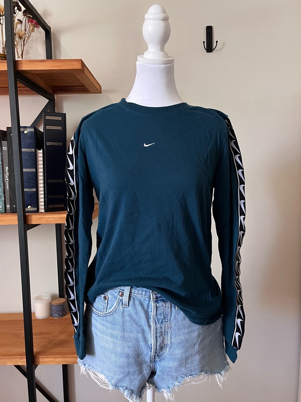 Nike Women’s The Nike Tee Long Sleeve Arm Detail Crewneck in Teal Medium